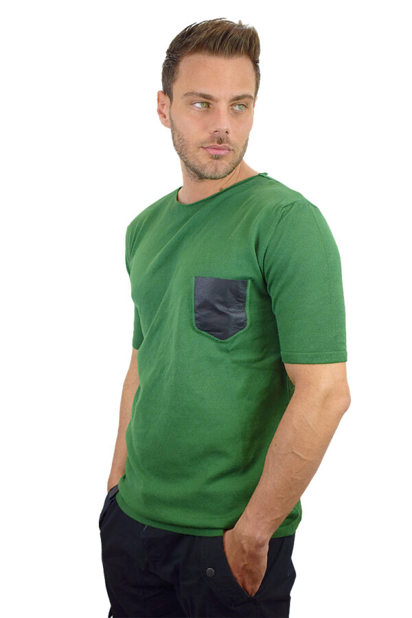 t-shirt verde con taschino nero in pelle cotone bio da uomo3